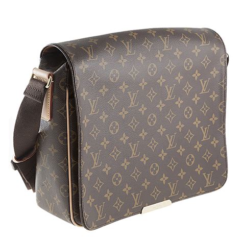 louis vuitton district mm messenger bag|louis vuitton monogram messenger bag.